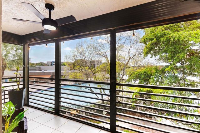 1101 Colony Point Cir 301, Pembroke Pines, FL 33026