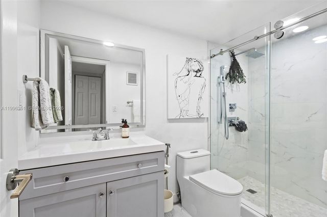 1101 Colony Point Cir 301, Pembroke Pines, FL 33026