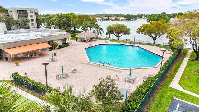 1101 Colony Point Cir 301, Pembroke Pines, FL 33026