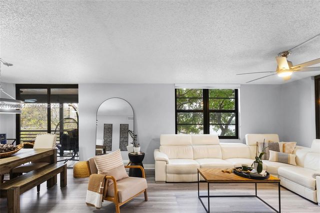 1101 Colony Point Cir 301, Pembroke Pines, FL 33026