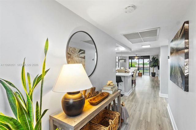 1101 Colony Point Cir 301, Pembroke Pines, FL 33026