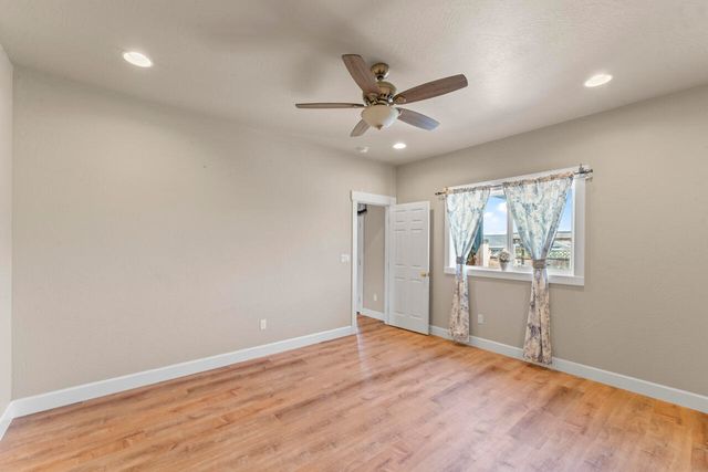 412 Barnum Drive, Phoenix, OR 97535