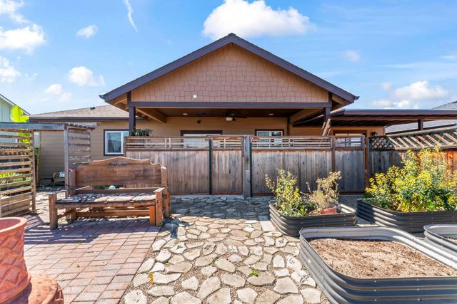 412 Barnum Drive, Phoenix, OR 97535