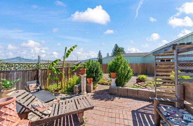 412 Barnum Drive, Phoenix, OR 97535