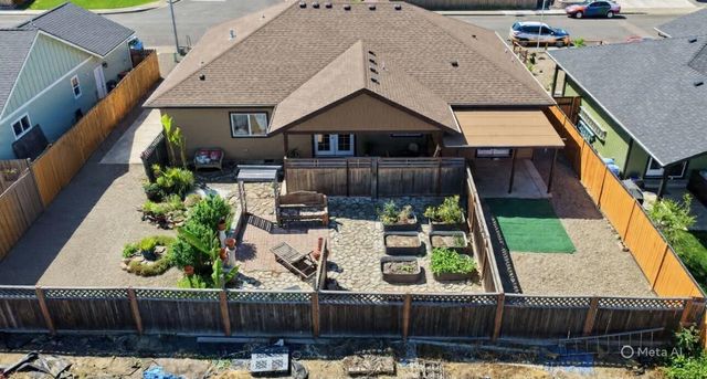 412 Barnum Drive, Phoenix, OR 97535