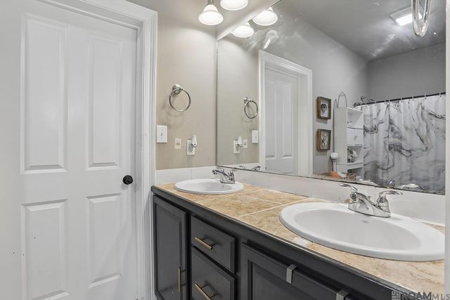 2551 Arceneaux Ave, Zachary, LA 70791