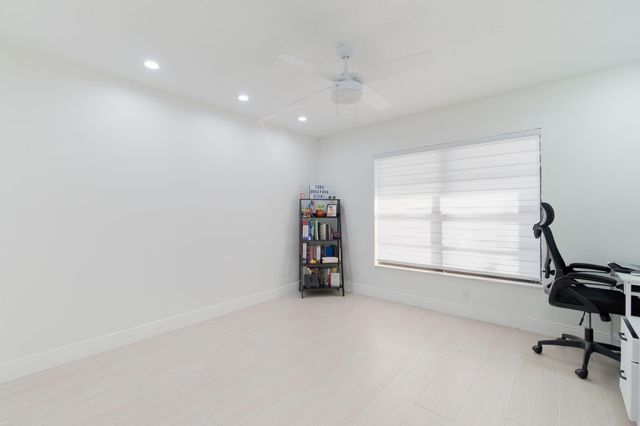 1250 PARKSIDE GREEN Drive B, Greenacres, FL 33415