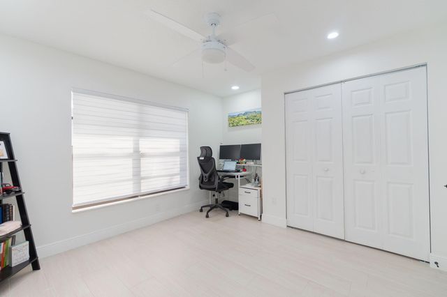 1250 PARKSIDE GREEN Drive B, Greenacres, FL 33415