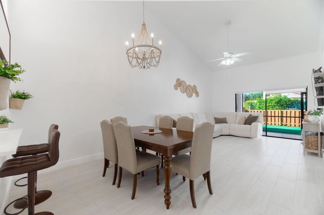 1250 PARKSIDE GREEN Drive B, Greenacres, FL 33415