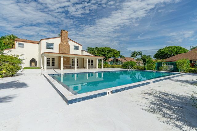 1250 PARKSIDE GREEN Drive B, Greenacres, FL 33415