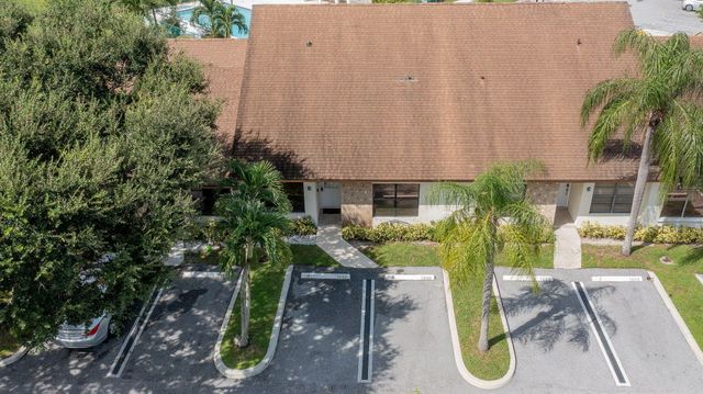 1250 PARKSIDE GREEN Drive B, Greenacres, FL 33415