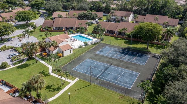 1250 PARKSIDE GREEN Drive B, Greenacres, FL 33415