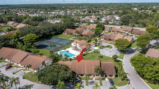 1250 PARKSIDE GREEN Drive B, Greenacres, FL 33415