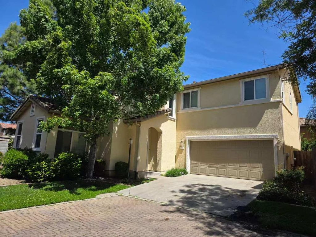18 Crevalle Place, Sacramento, CA 95835