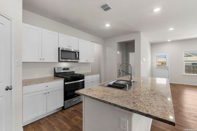 4021 Lilac Path, St Hedwig, TX 78152