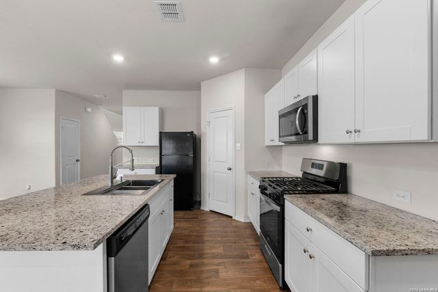 4021 Lilac Path, St Hedwig, TX 78152