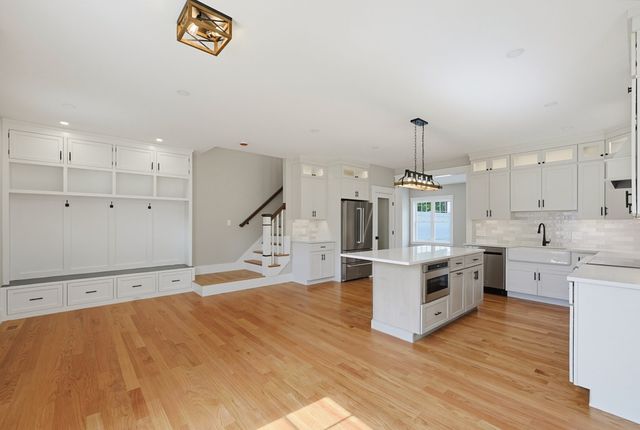 35R Poquanticut Ave R, Easton, MA 02356