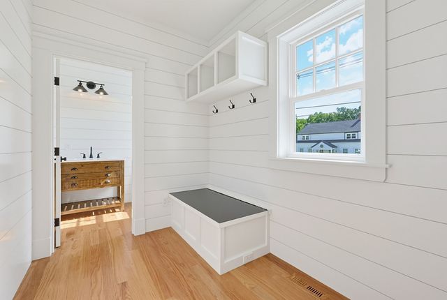35R Poquanticut Ave R, Easton, MA 02356