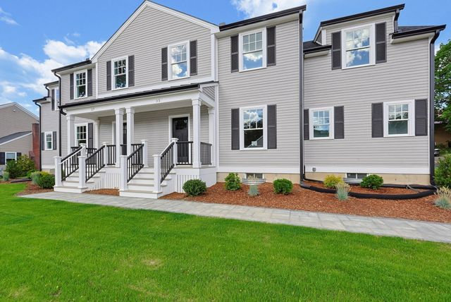 35R Poquanticut Ave R, Easton, MA 02356