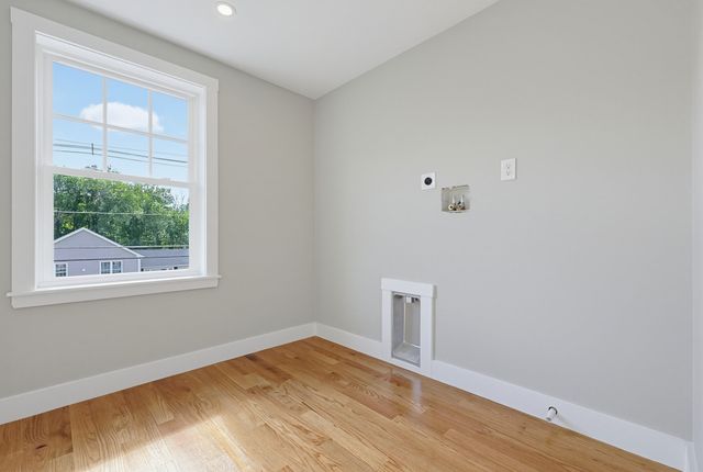 35R Poquanticut Ave R, Easton, MA 02356