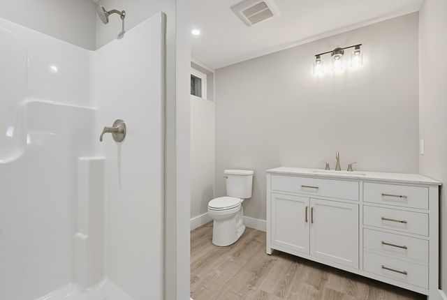 35R Poquanticut Ave R, Easton, MA 02356