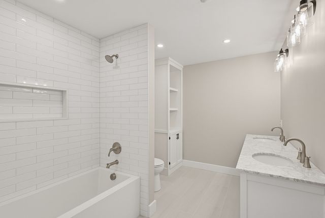 35R Poquanticut Ave R, Easton, MA 02356