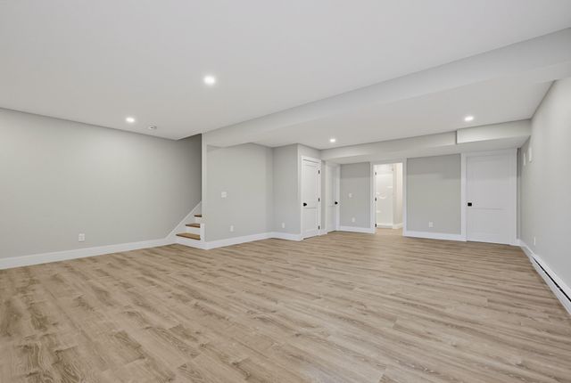 35R Poquanticut Ave R, Easton, MA 02356