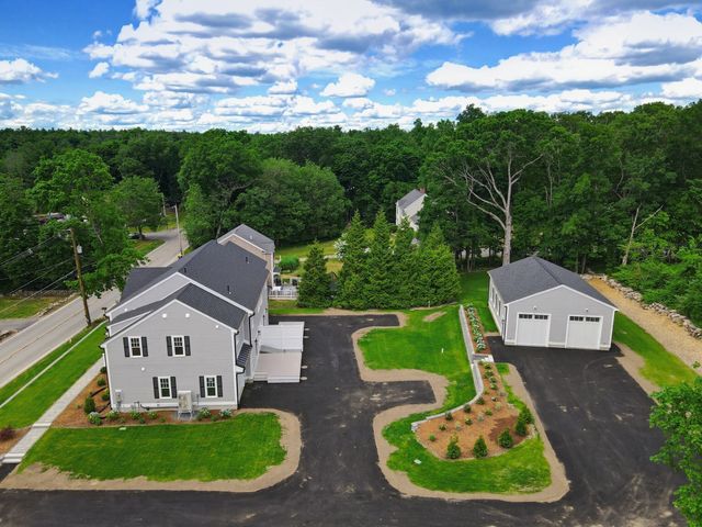 35R Poquanticut Ave R, Easton, MA 02356