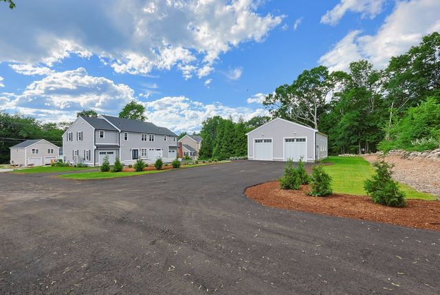 35R Poquanticut Ave R, Easton, MA 02356