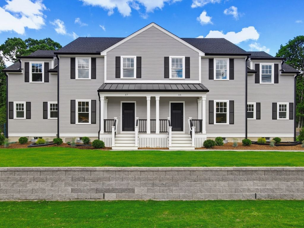 35R Poquanticut Ave R, Easton, MA 02356