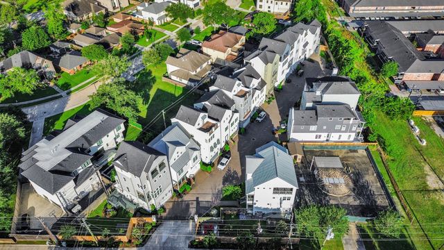4005 Woodshire Village Estates, Houston, TX 77025
