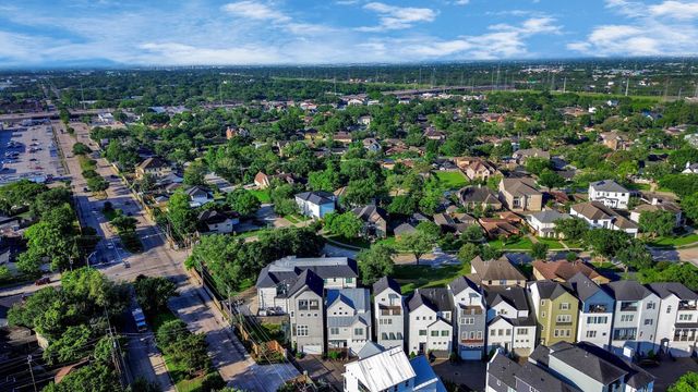 4005 Woodshire Village Estates, Houston, TX 77025