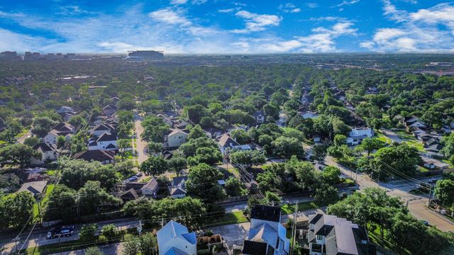 4005 Woodshire Village Estates, Houston, TX 77025