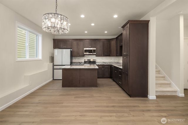 2117 SW 103rd Place, Seattle, WA 98146