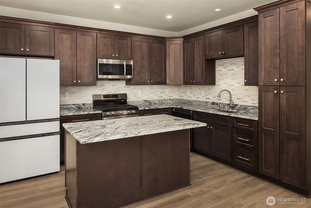 2117 SW 103rd Place, Seattle, WA 98146