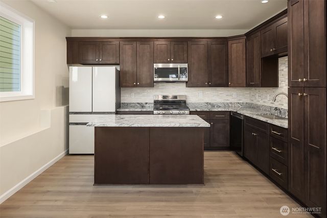 2117 SW 103rd Place, Seattle, WA 98146