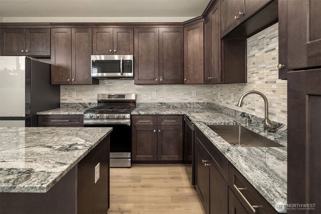 2117 SW 103rd Place, Seattle, WA 98146