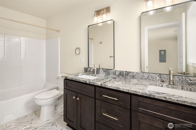 2117 SW 103rd Place, Seattle, WA 98146