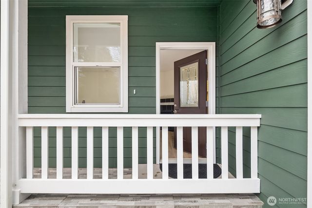 2117 SW 103rd Place, Seattle, WA 98146