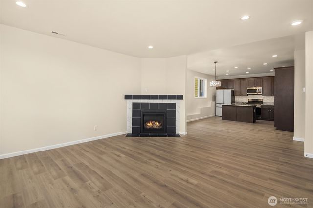 2117 SW 103rd Place, Seattle, WA 98146