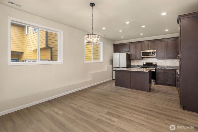 2117 SW 103rd Place, Seattle, WA 98146