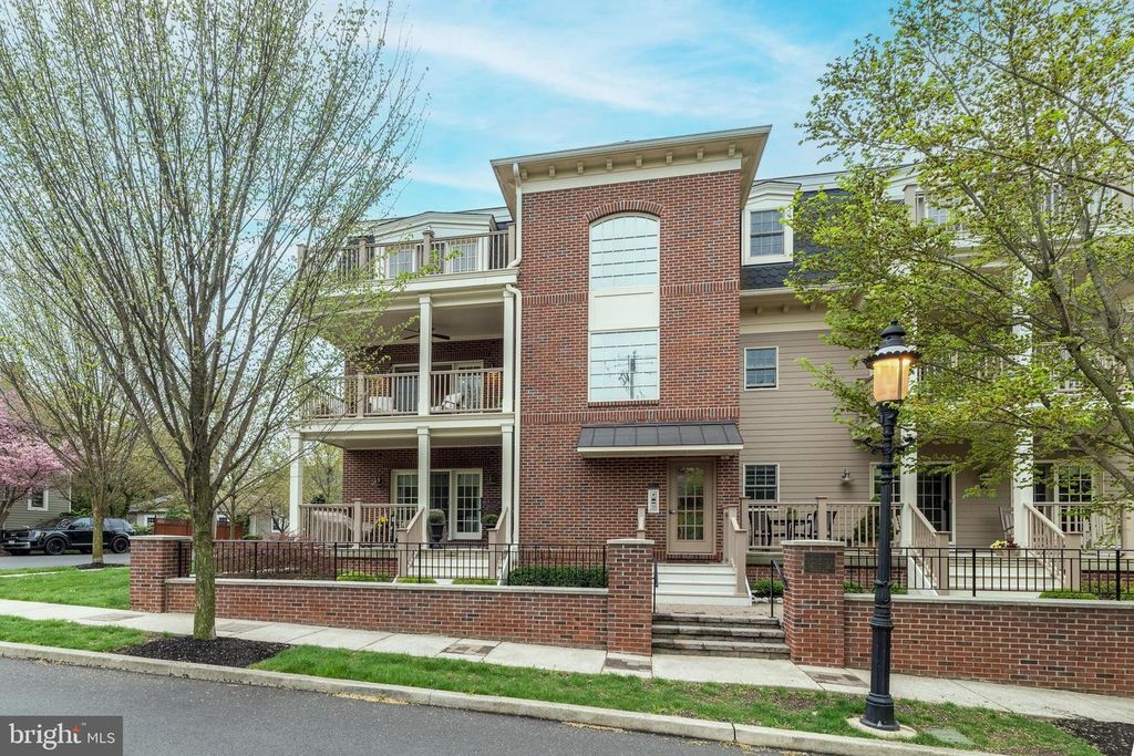 124 N CLINTON ST, Doylestown, PA 18901