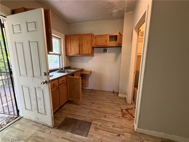 945 E 149th Street, Cleveland, OH 44110