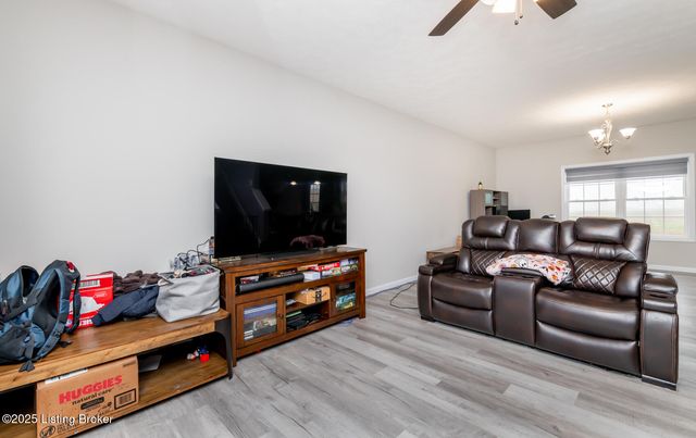 4217 Fairground Rd, Brandenburg, KY 40108