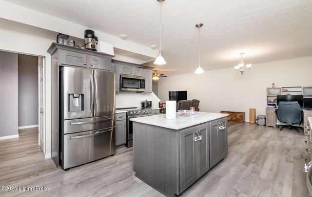 4217 Fairground Rd, Brandenburg, KY 40108