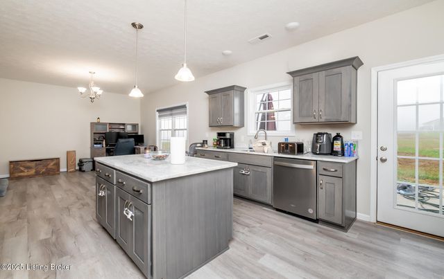 4217 Fairground Rd, Brandenburg, KY 40108