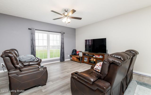 4217 Fairground Rd, Brandenburg, KY 40108