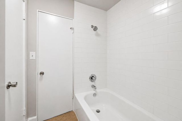5353 Institute Lane 8, Houston, TX 77005