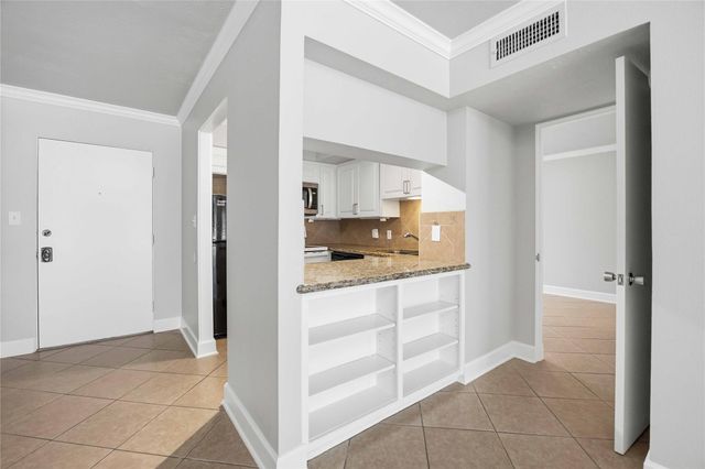 5353 Institute Lane 8, Houston, TX 77005