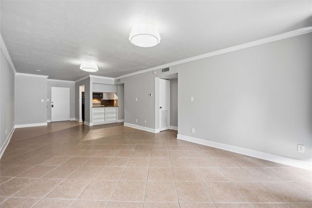 5353 Institute Lane 8, Houston, TX 77005